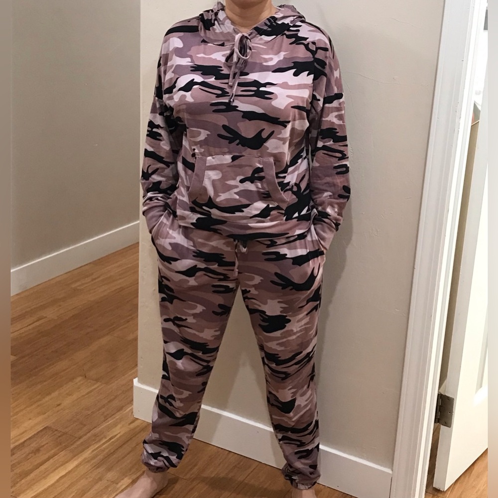Hot Kiss Stylish Camo Hoodie Sweatsuit Lounge Set Size Medium
